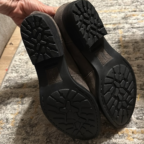 Born Suede Ankle Boots EUC - Picture 4 of 4